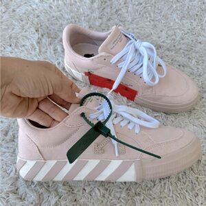 Sneakers off-white. Authentic from Farfetch.